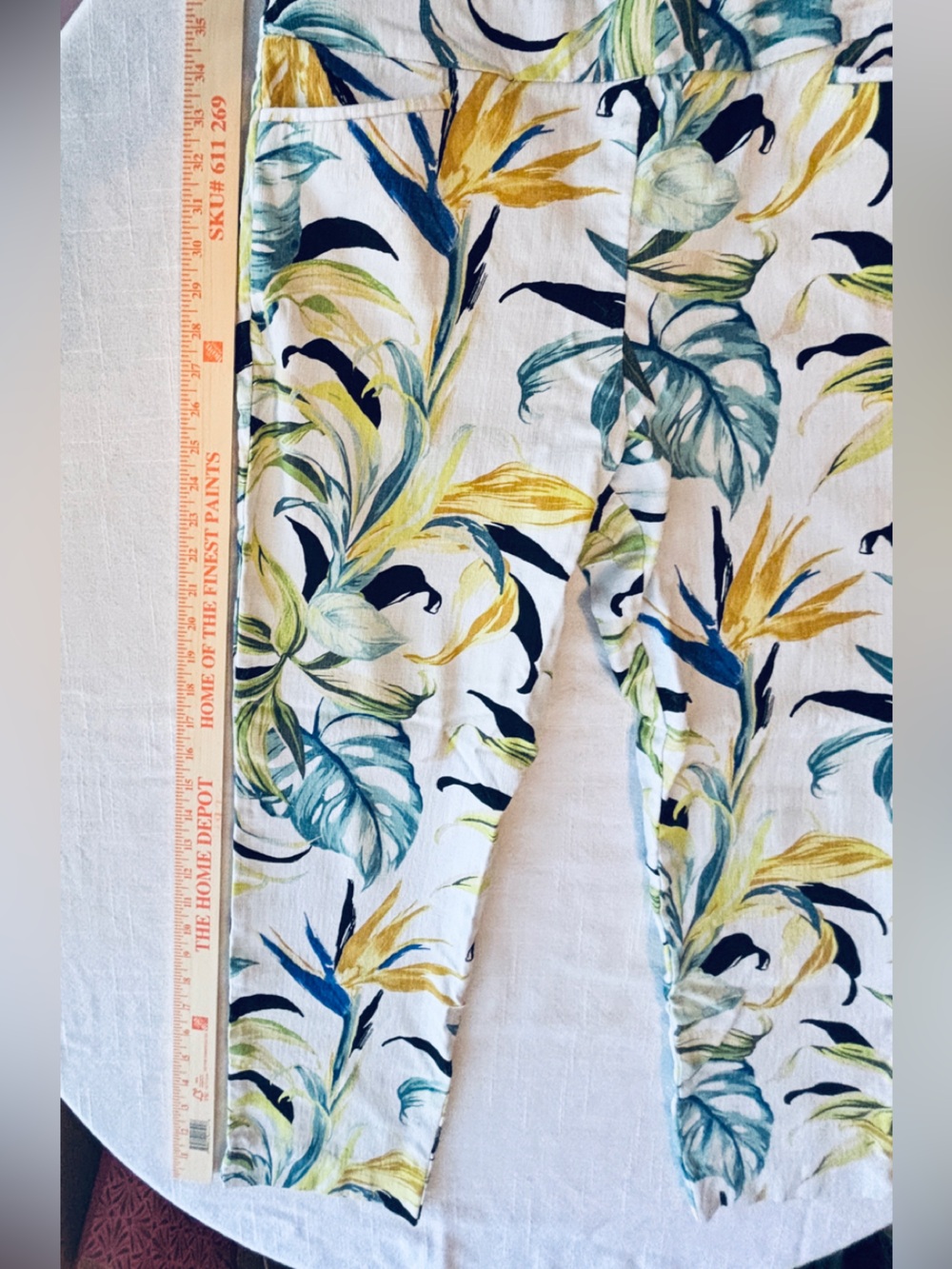 Chico's Leaf-Print Cropped Pants - White, Green & Blue Chico’s Size 2 - Picture 7 of 8